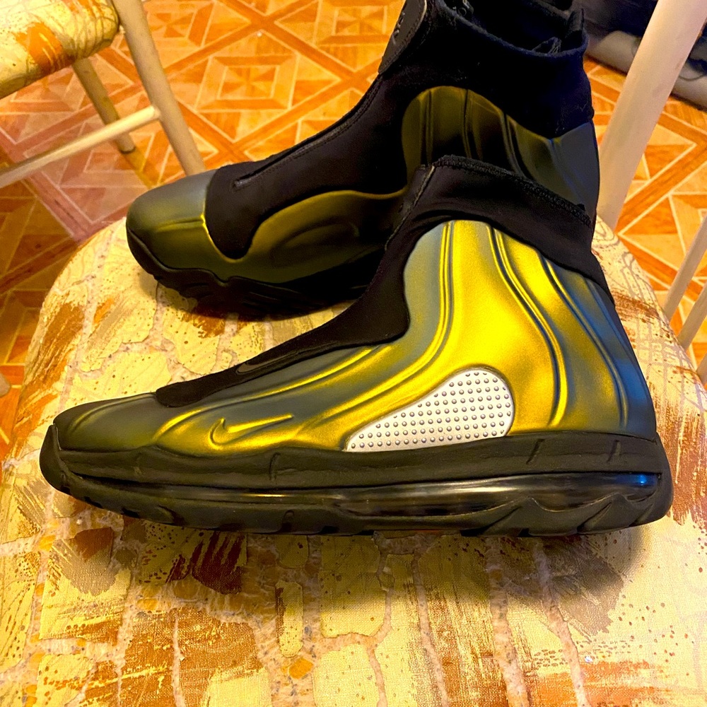 Nike air flightposite athletic shoes for men size 8M